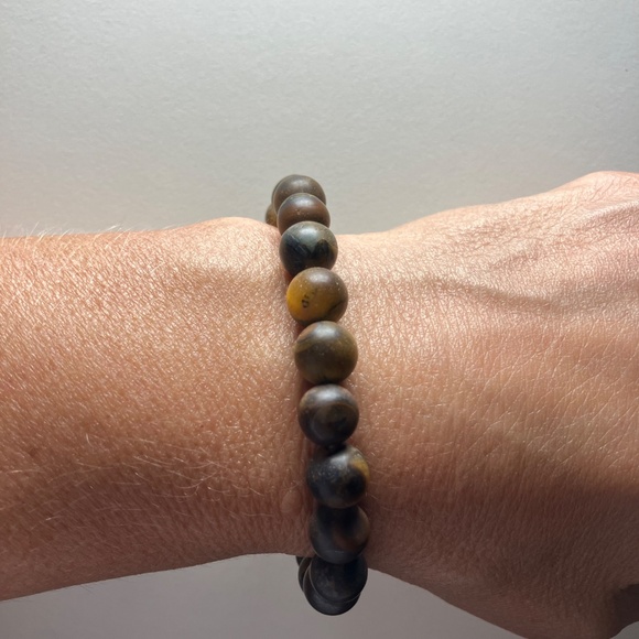 Matte Elastic Tiger's Eye Beaded Bracelet - Picture 4 of 5